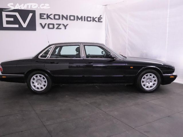 Jaguar XJ8